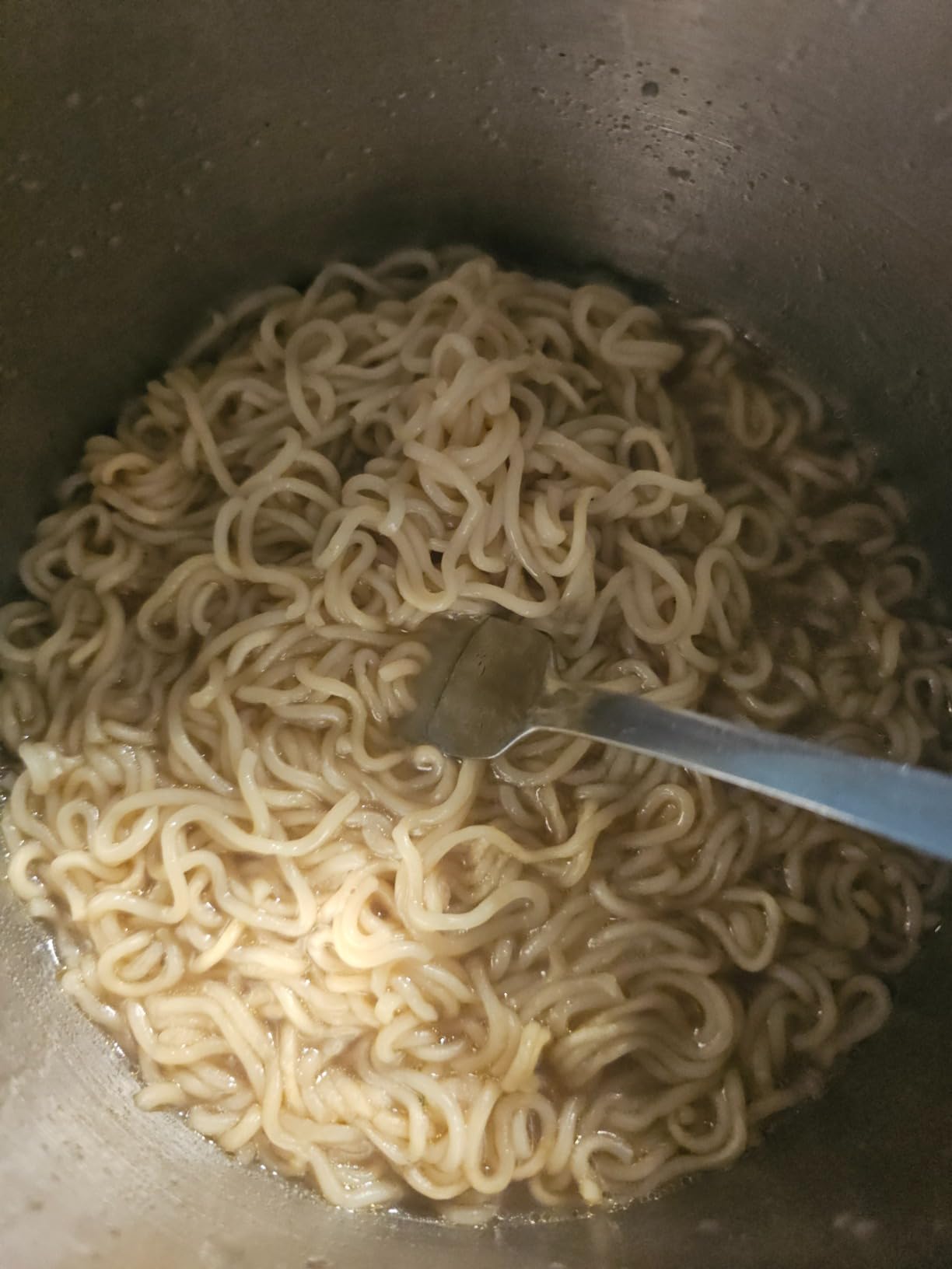 Nissin Demae Ramen Sesam Instant-Nudeln 1x100g mit Sesamöl