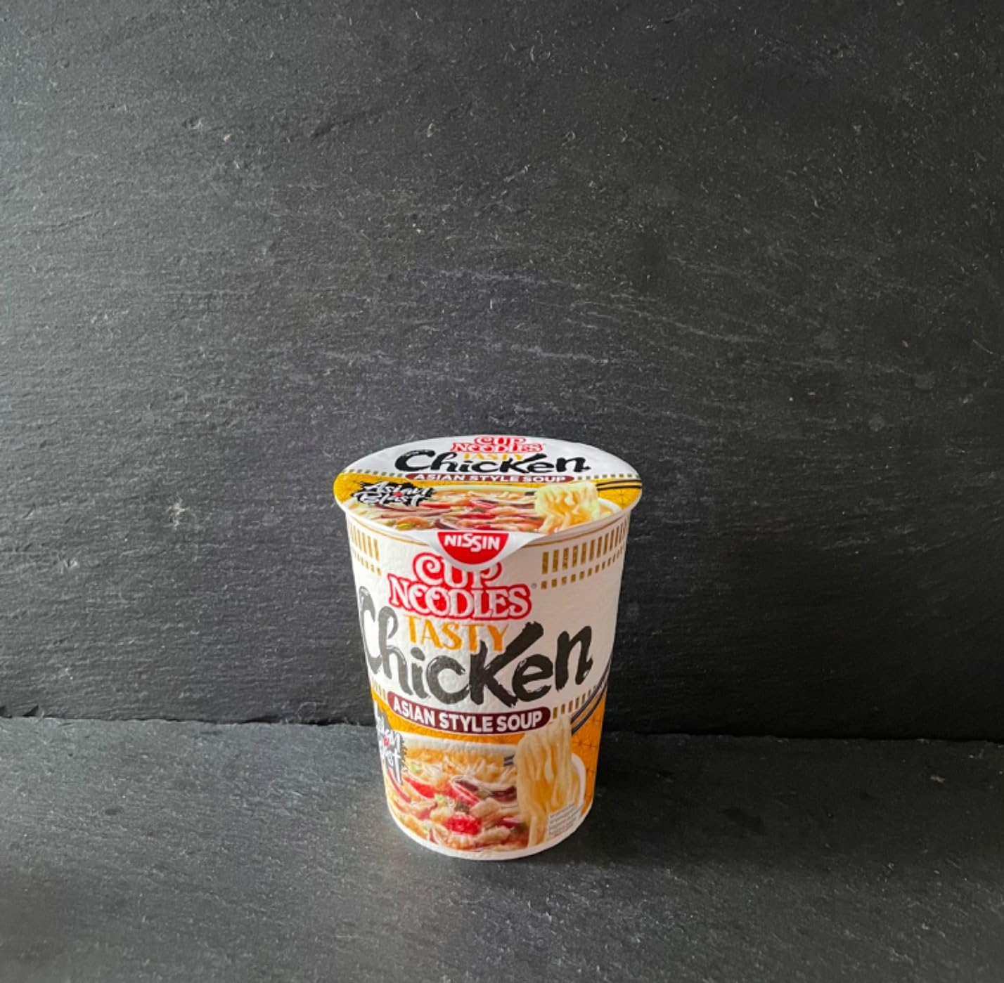 Nissin Cup Noodles Tasty Chicken Instant-Nudeln 8x63 g