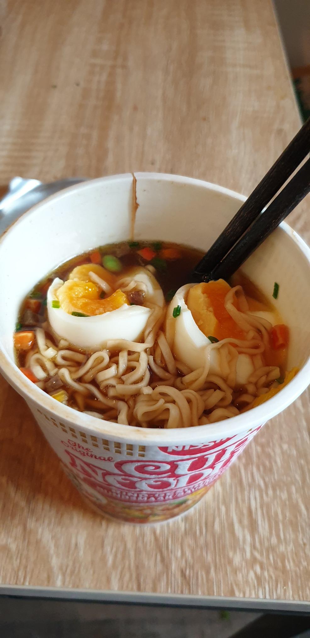 Nissin Cup Noodles 5 Spices Beef Becher 64g Rind