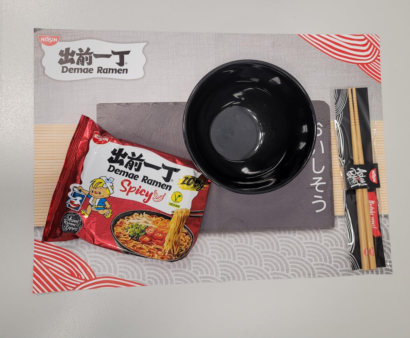 Nissin Demae Ramen Spicy Instant-Nudeln 10x100 g
