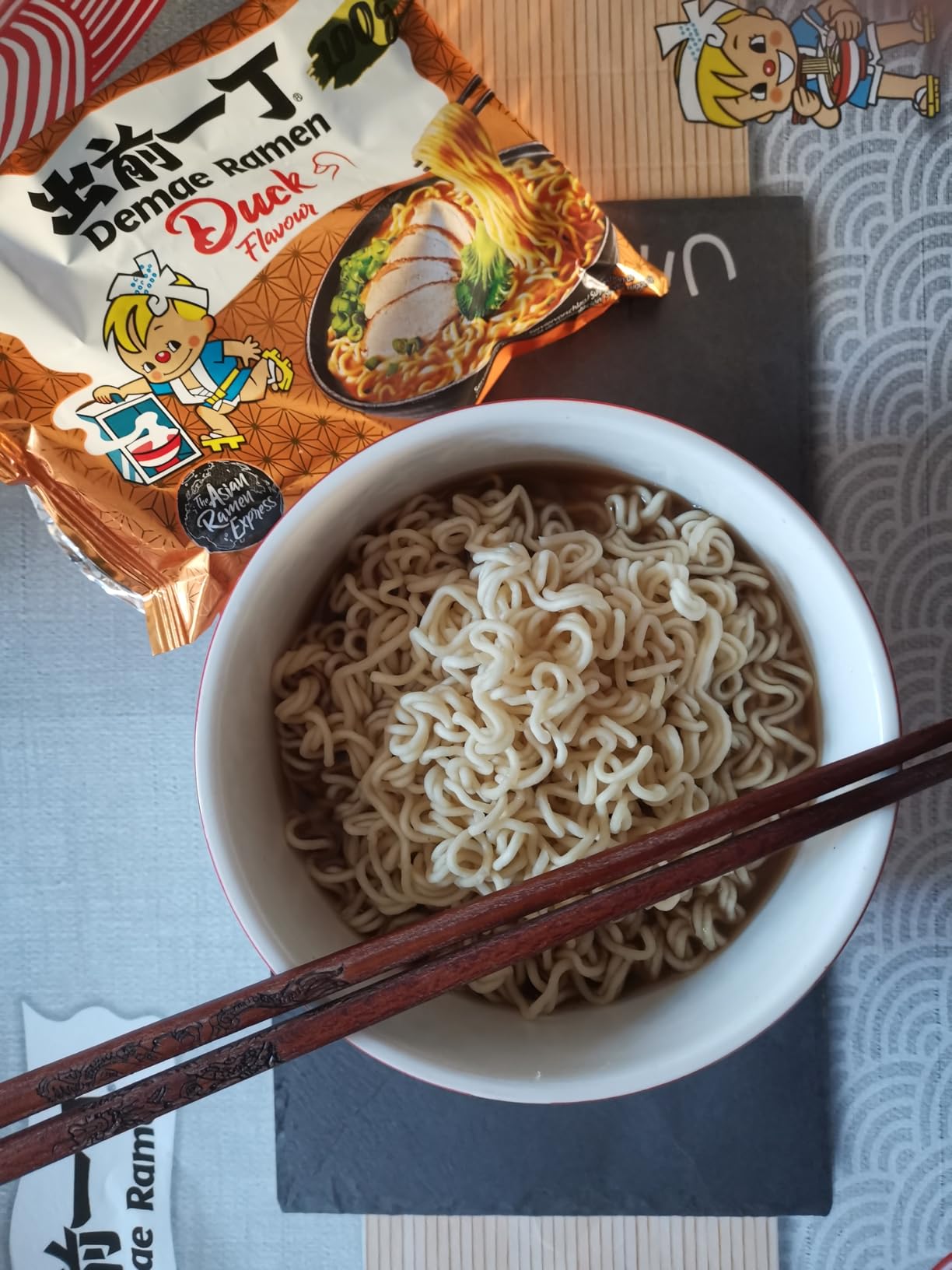 Nissin Demae Ramen Ente Instant-Nudeln 100g Ente-Knoblauch