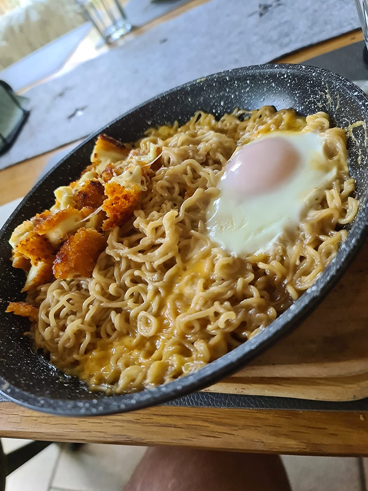 Nissin Demae Ramen Rind Instant-Nudeln 100g kräftig