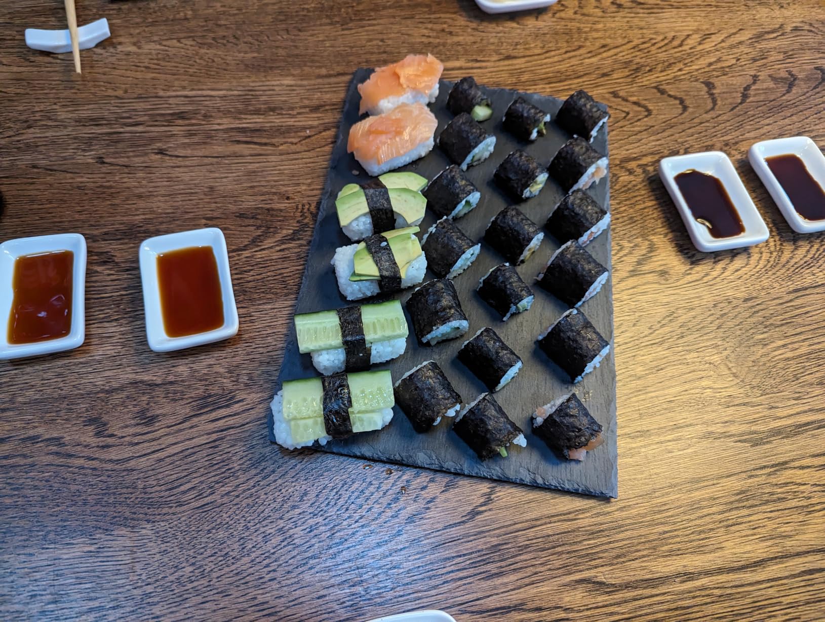 Reishunger Sushi Premium Box 13-teiliges Sushi-Set mit Reis