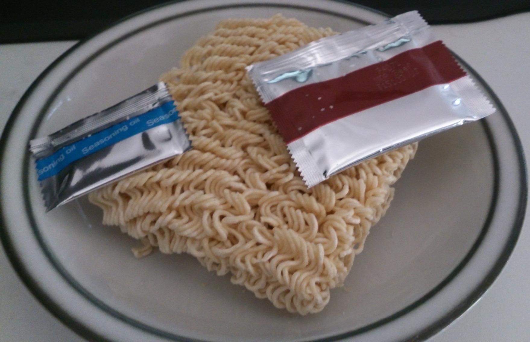 Nissin Demae Ramen Rind Instant-Nudeln 100g kräftig