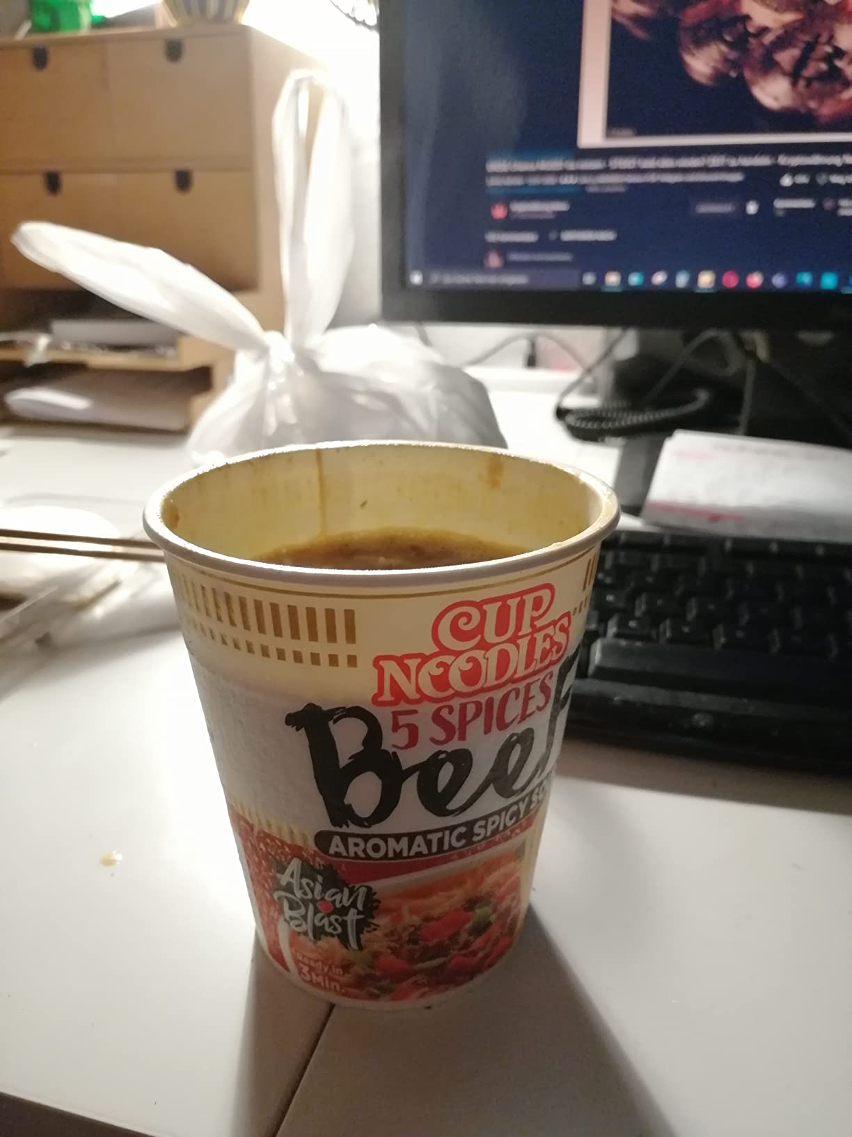 Nissin Cup Noodles 5 Spices Beef Becher 64g Rind