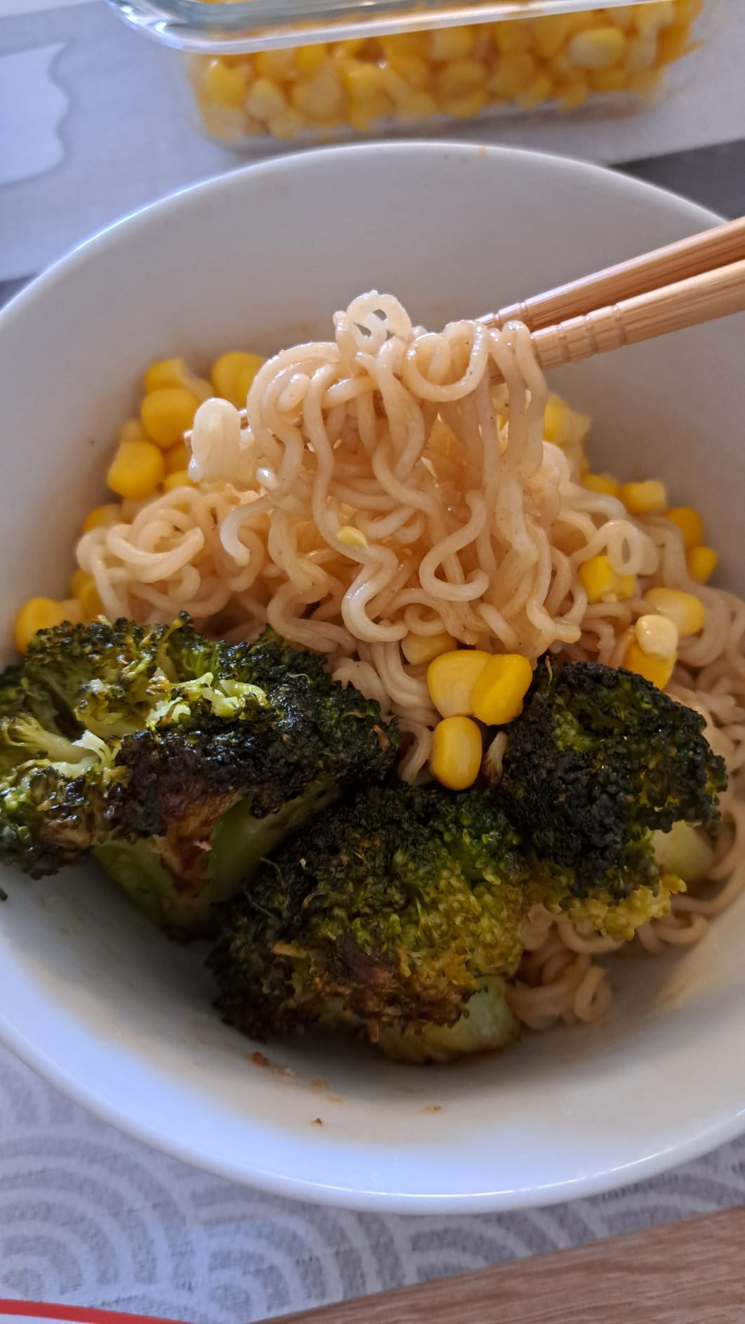 Nissin Demae Ramen Sesam Instant-Nudeln 1x100g mit Sesamöl