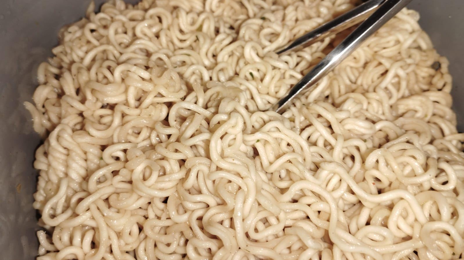 Nissin Demae Ramen Ente Instant-Nudeln 100g Ente-Knoblauch
