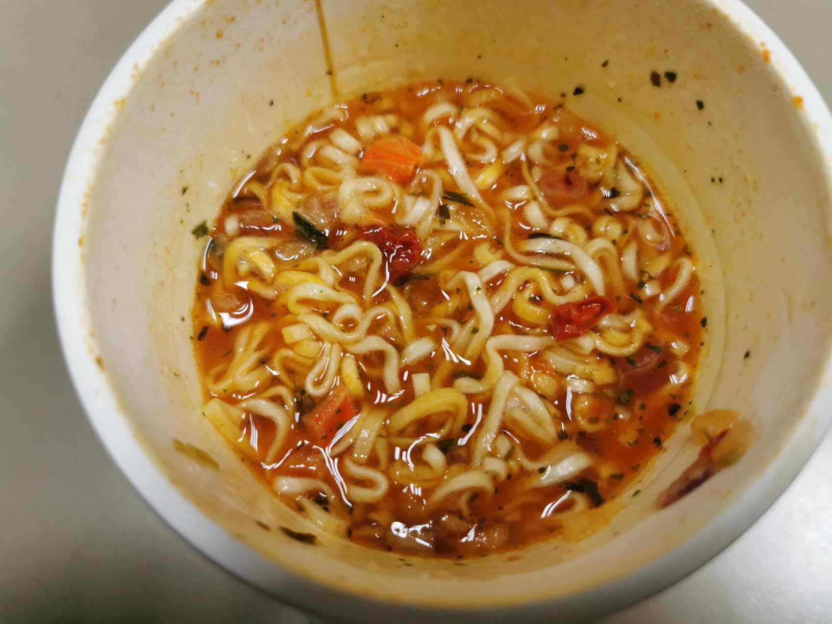 Nissin Cup Noodles Tomate 63g Suppen-Becher