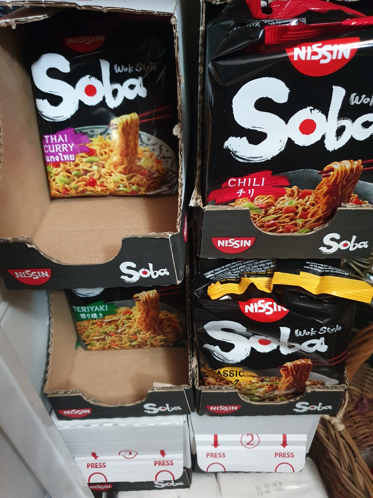 Nissin Soba Bag Thai Curry 9x109g Kokos