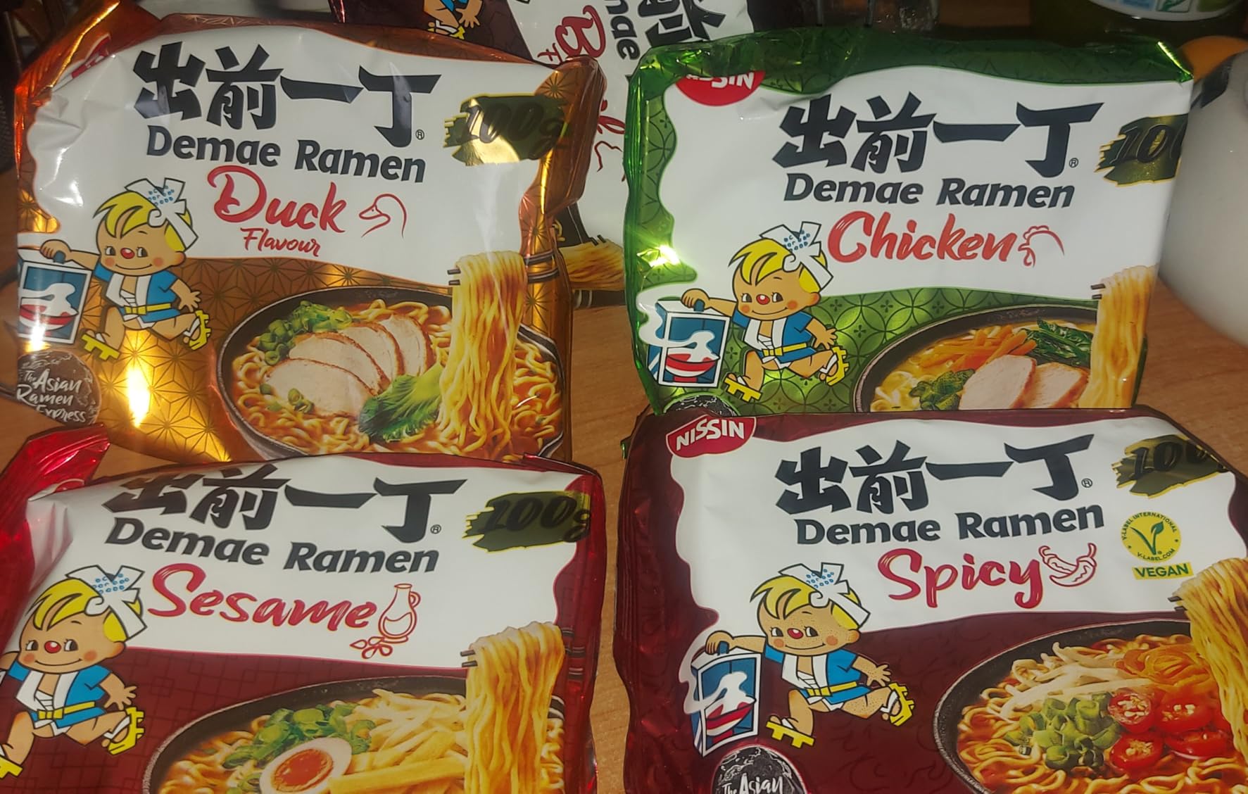 Nissin Demae Ramen Sesam Instant-Nudeln 1x100g mit Sesamöl