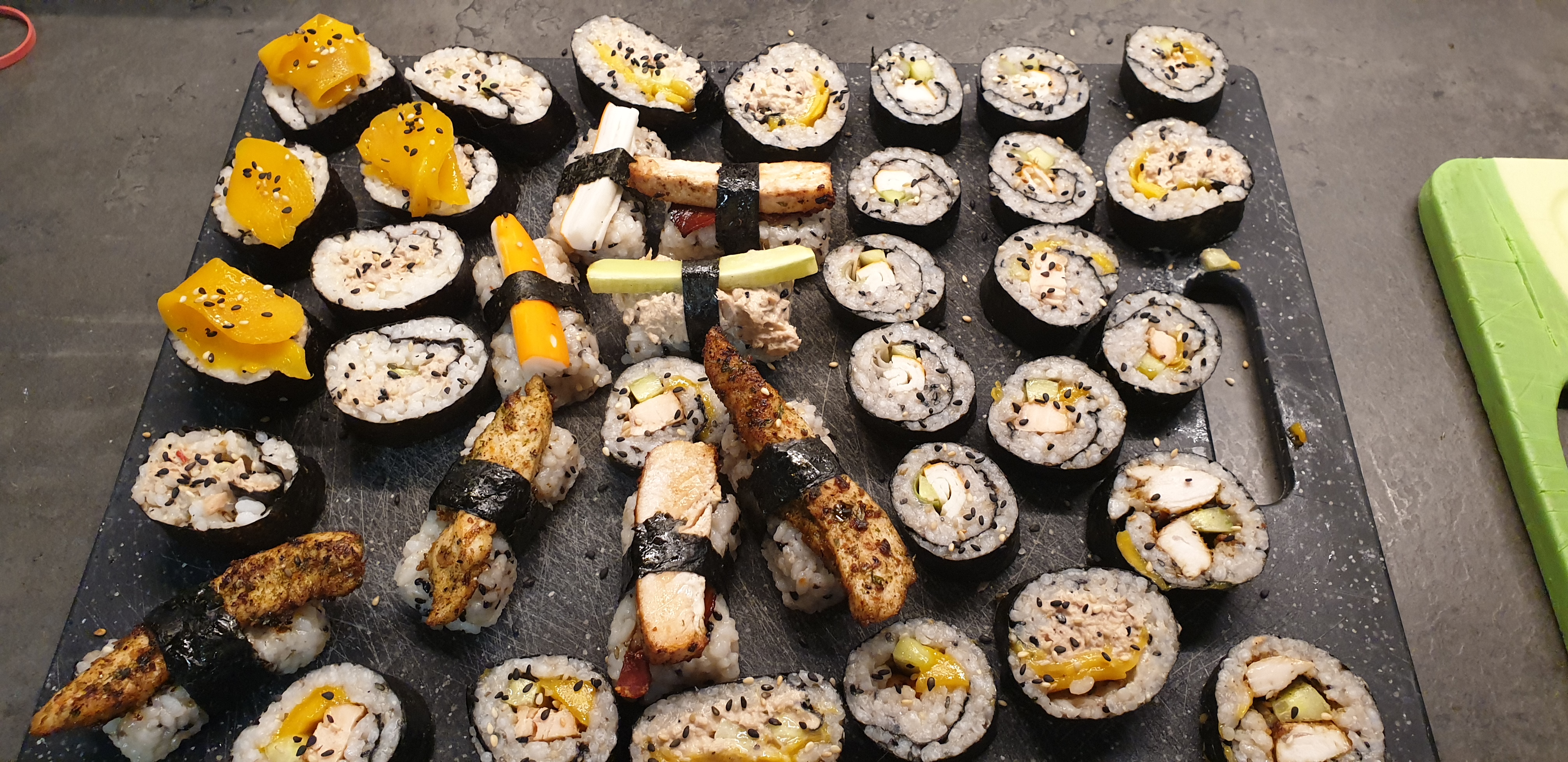 Reishunger Sushi Premium Box 13-teiliges Sushi-Set mit Reis