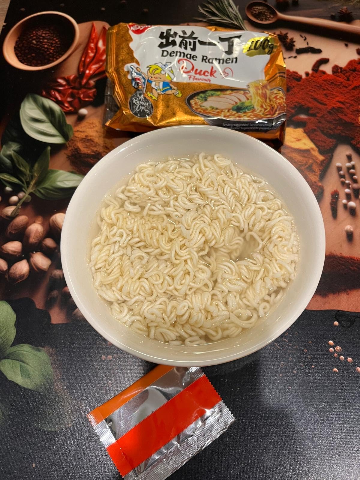 Nissin Demae Ramen Ente Instant-Nudeln 100g Ente-Knoblauch
