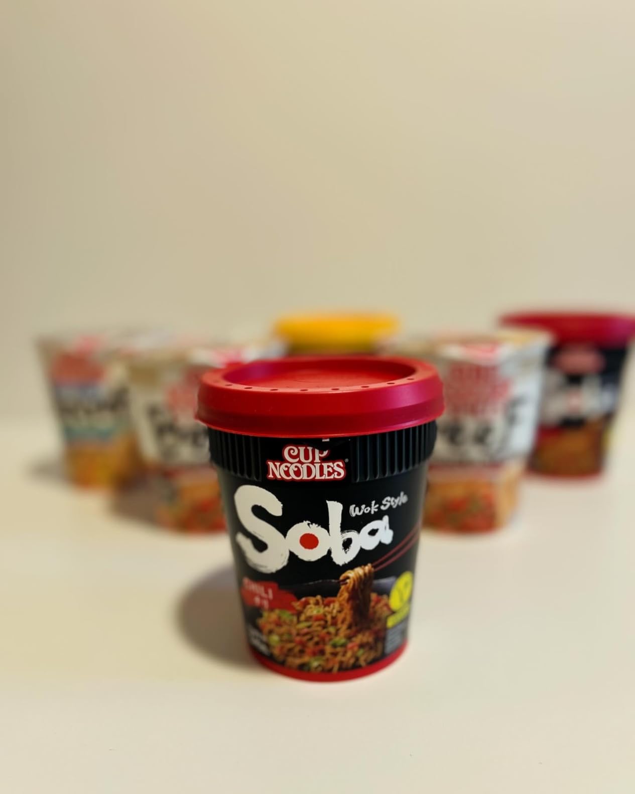 Nissin Cup Noodles Soba Chili Instant-Nudeln 92 g pikant