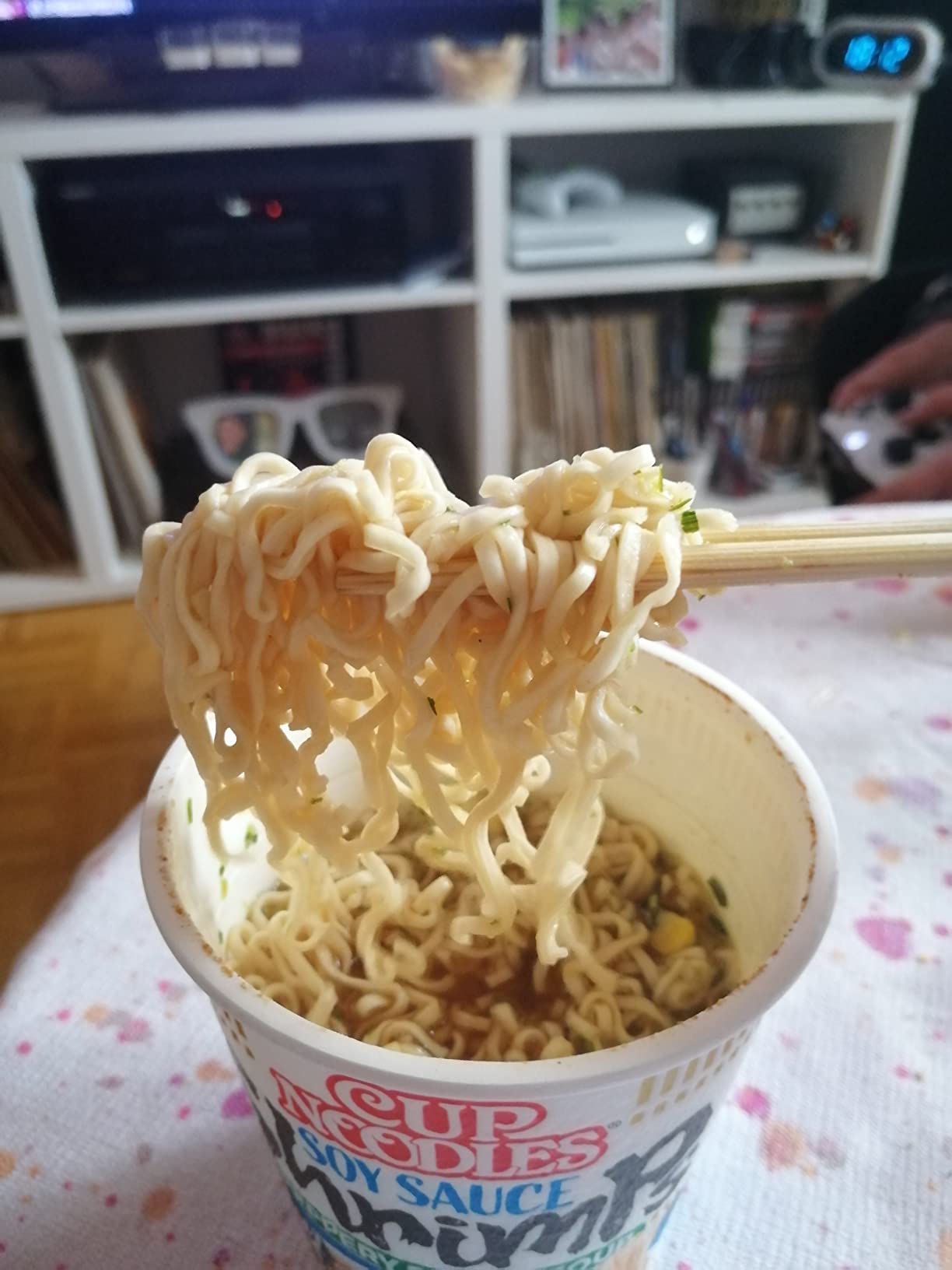 Nissin Cup Noodles Soy Sauce Shrimps 63g Becher