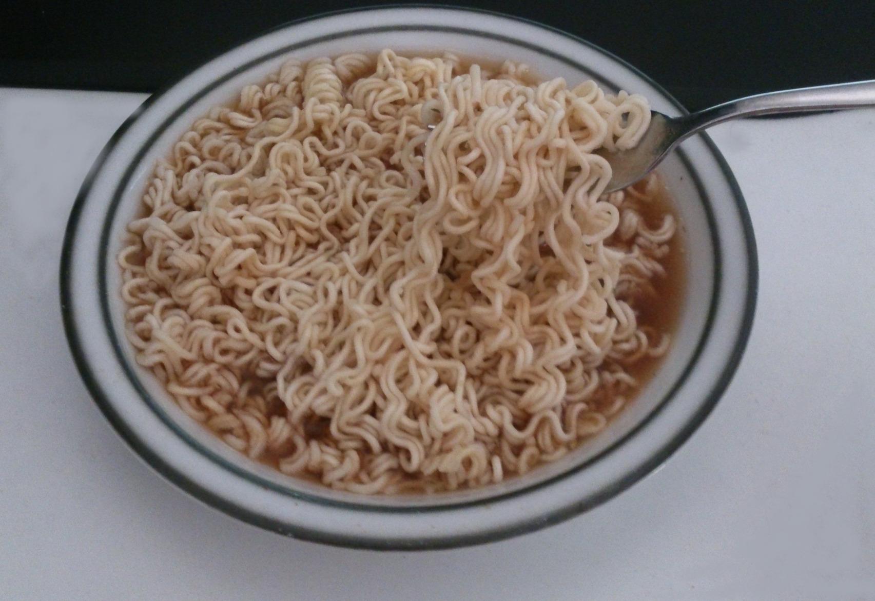 Nissin Demae Ramen Rind Instant-Nudeln 100g kräftig