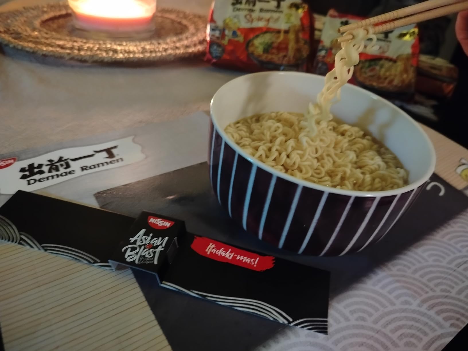 Nissin Demae Ramen Sesam Instant-Nudeln 1x100g mit Sesamöl