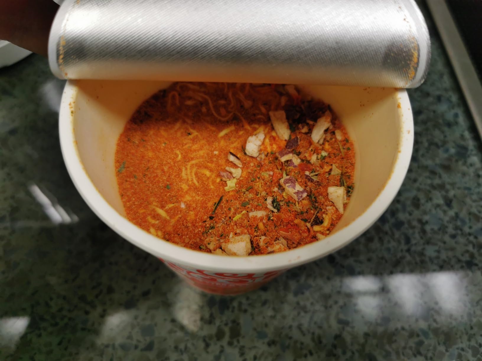 Nissin Cup Noodles Tomate 63g Suppen-Becher