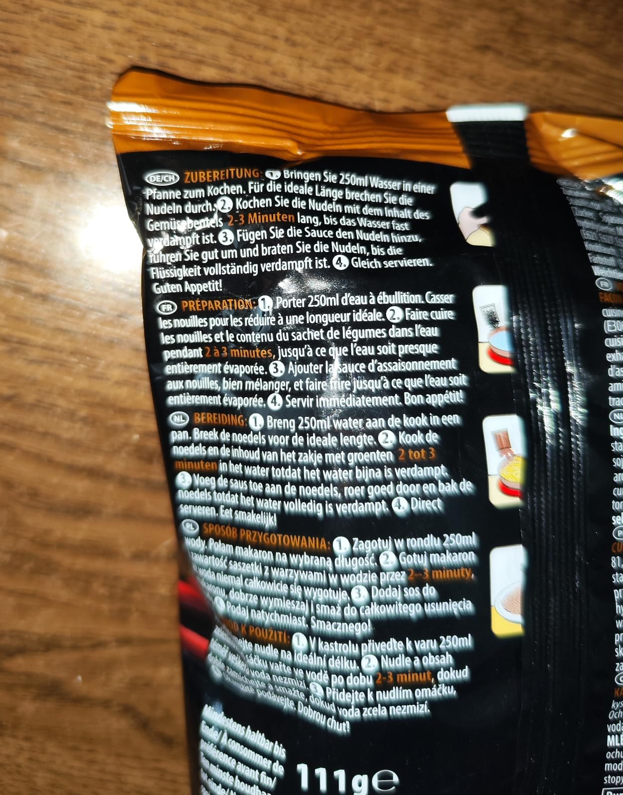 Nissin Soba Bag Japanese Curry Instant-Nudeln 111 g