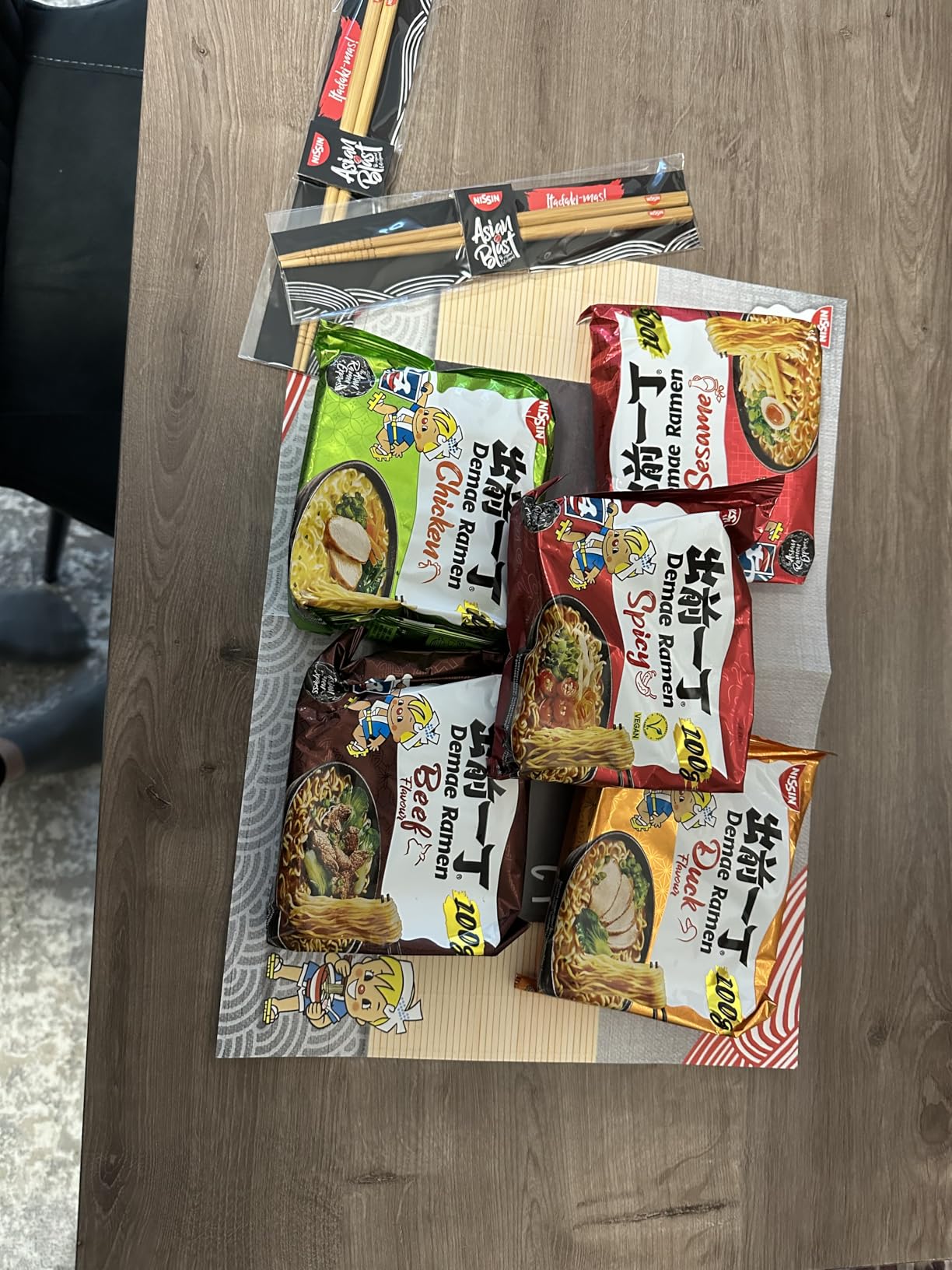 Nissin Demae Ramen Spicy Instant-Nudeln 10x100 g