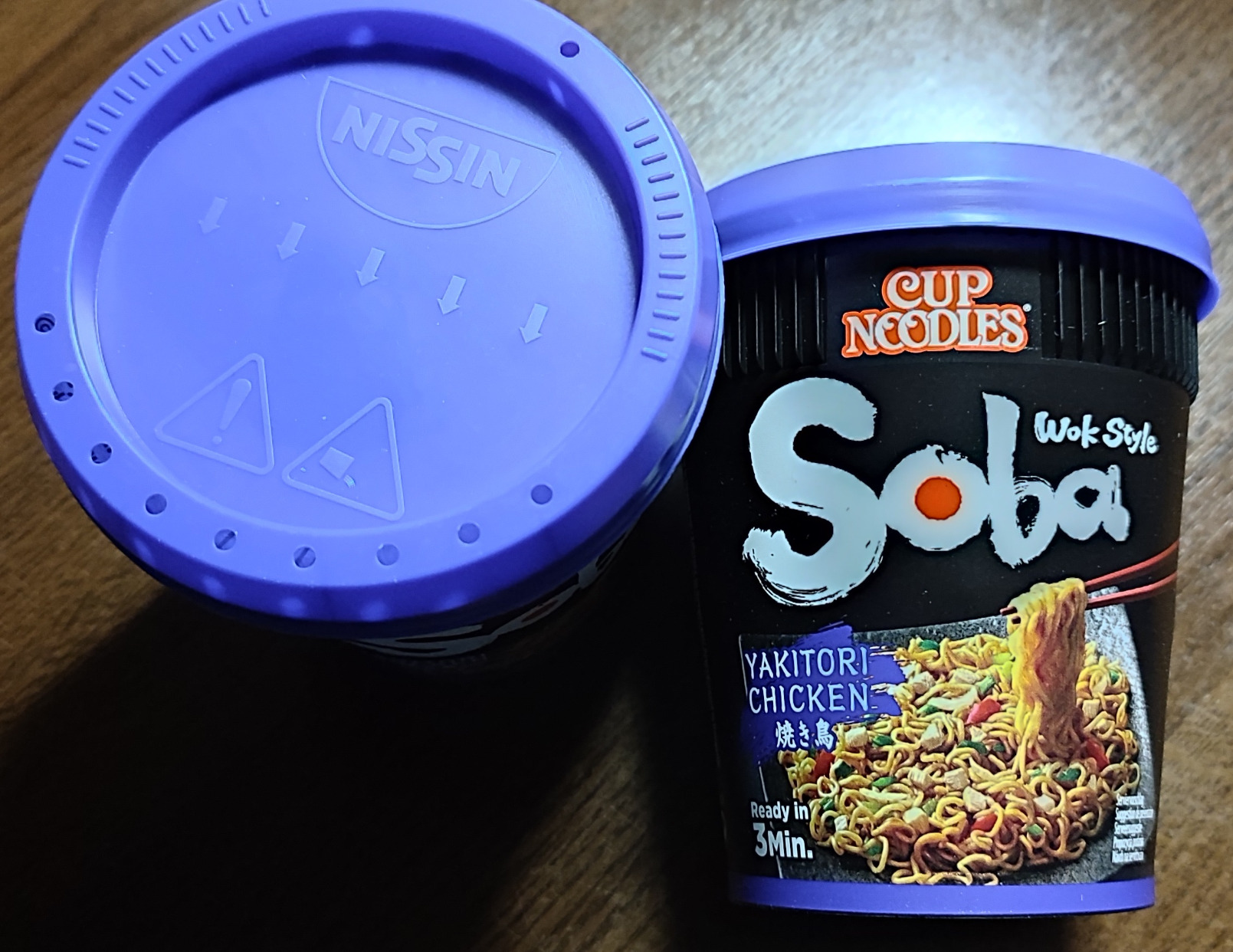 Nissin Cup Noodles Soba Yakitori Chicken Becher 8x89g Huhn