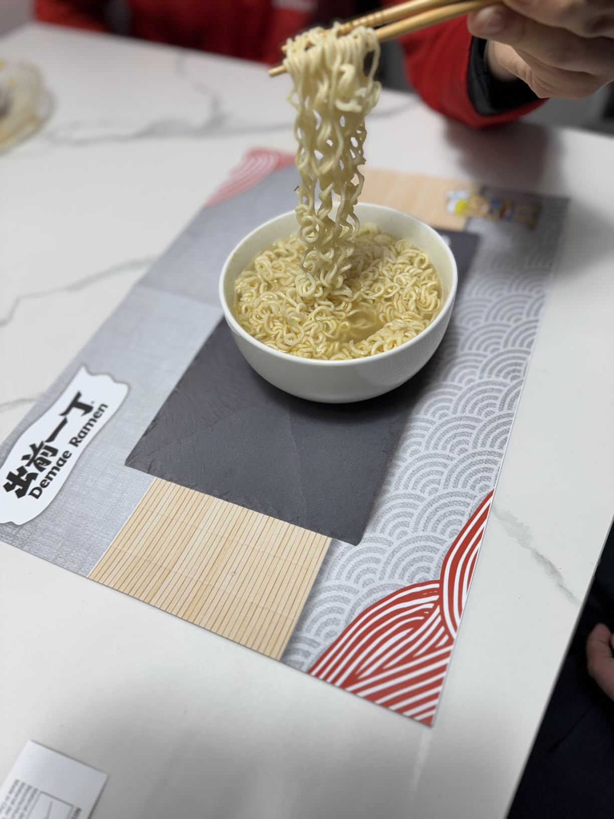 Nissin Demae Ramen Ente Instant-Nudeln 100g Ente-Knoblauch