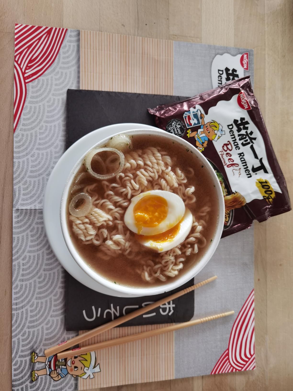 Nissin Demae Ramen Rind Instant-Nudeln 10x100g würzig