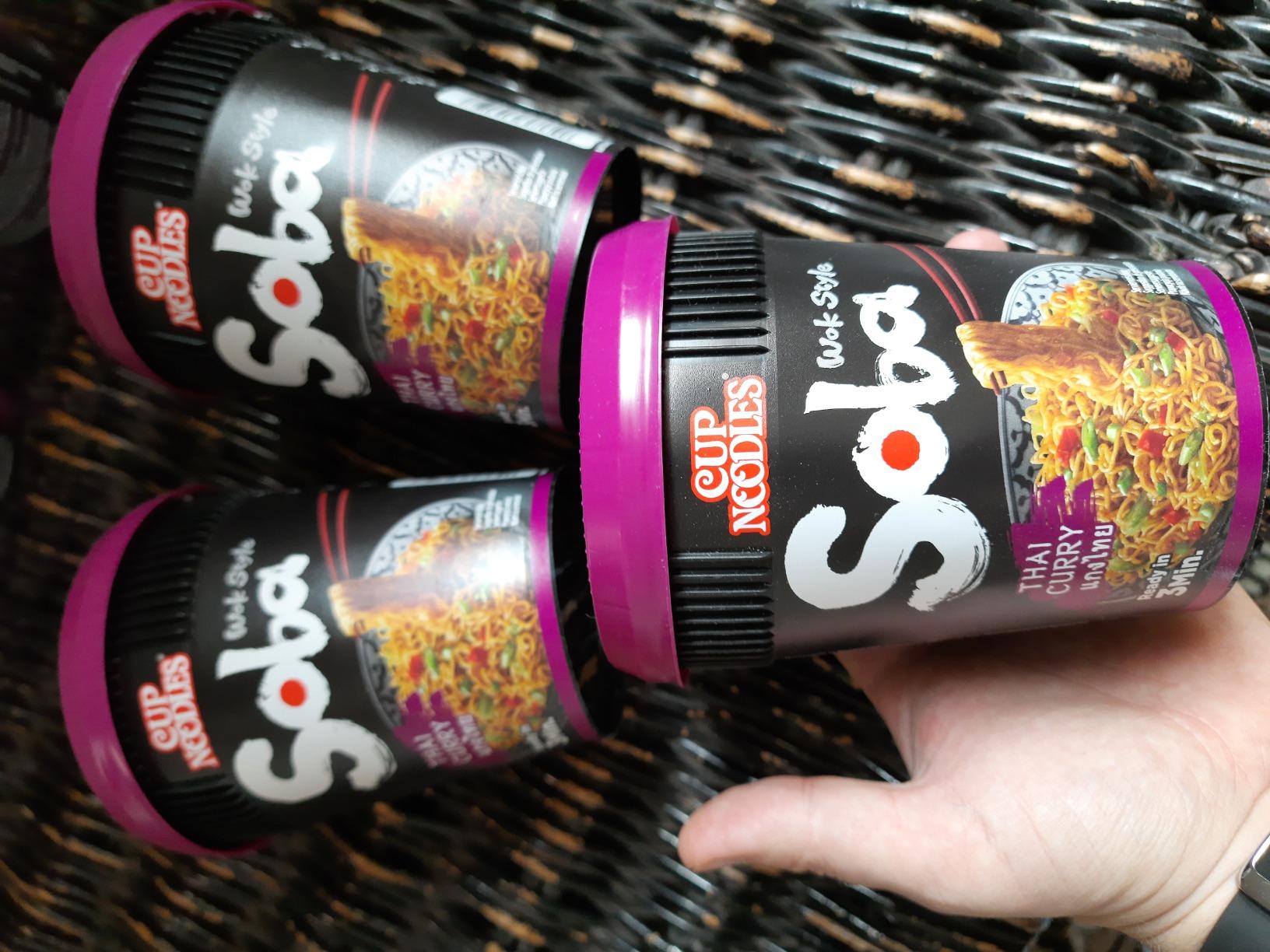 Nissin Cup Noodles Soba Thai Curry Instant-Nudeln 8x87 g
